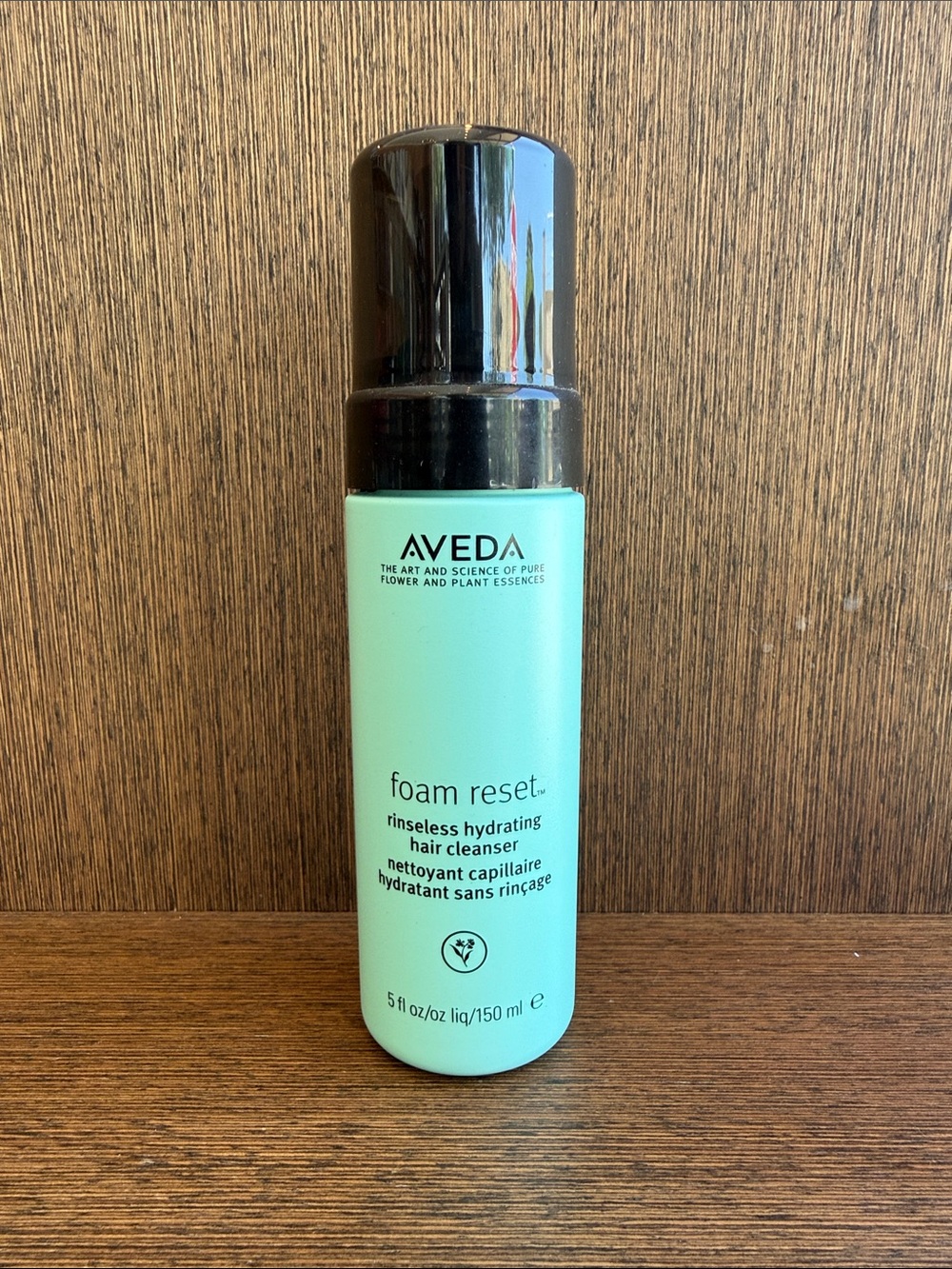 AVEDA Foam Reset Rinseless Hydrating Cleanser - Mint Green & Black